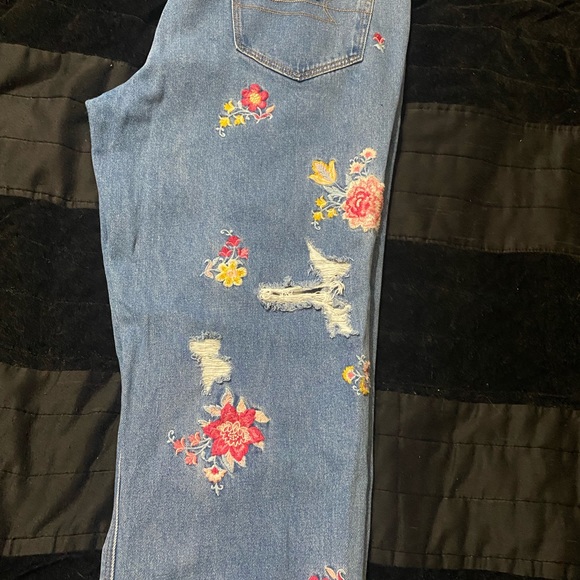 American Eagle Mom Jeans with flower design and distressing. Size 12 - Picture 2 of 4